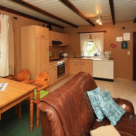 Ferienhaus Rustikales Bootshaus Fuer 4 Personen In Teterow